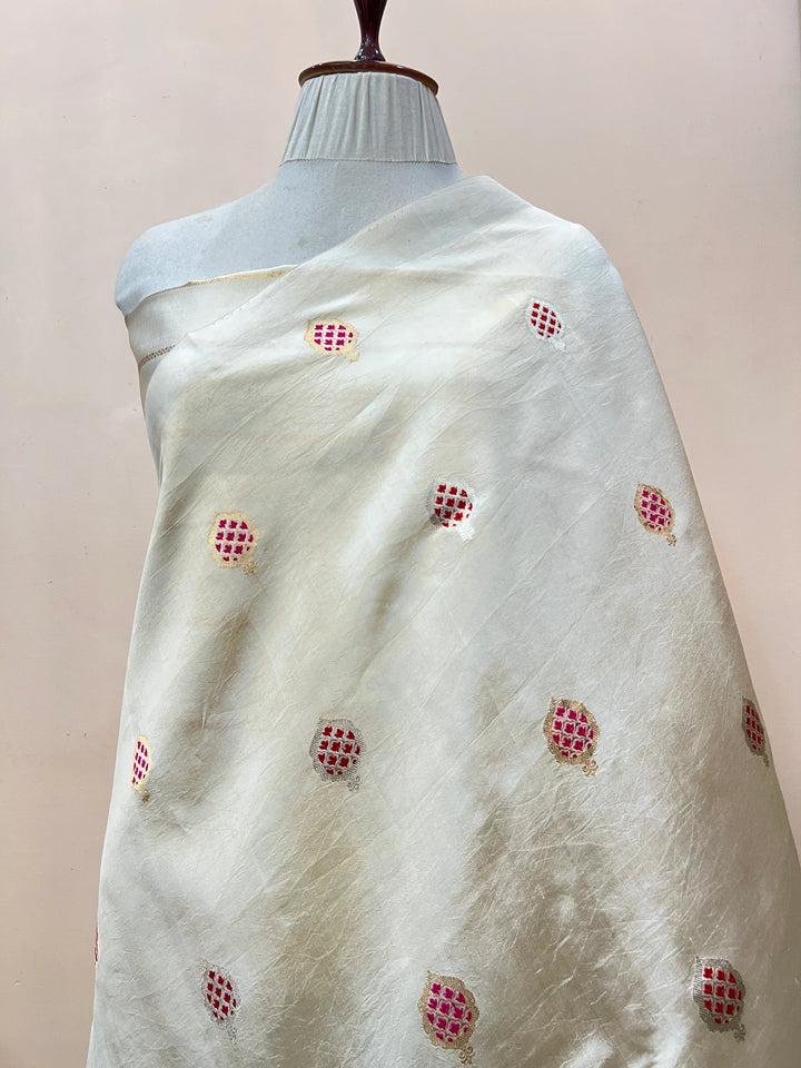 Off White Pure Silk Handloom Banarasi Saree