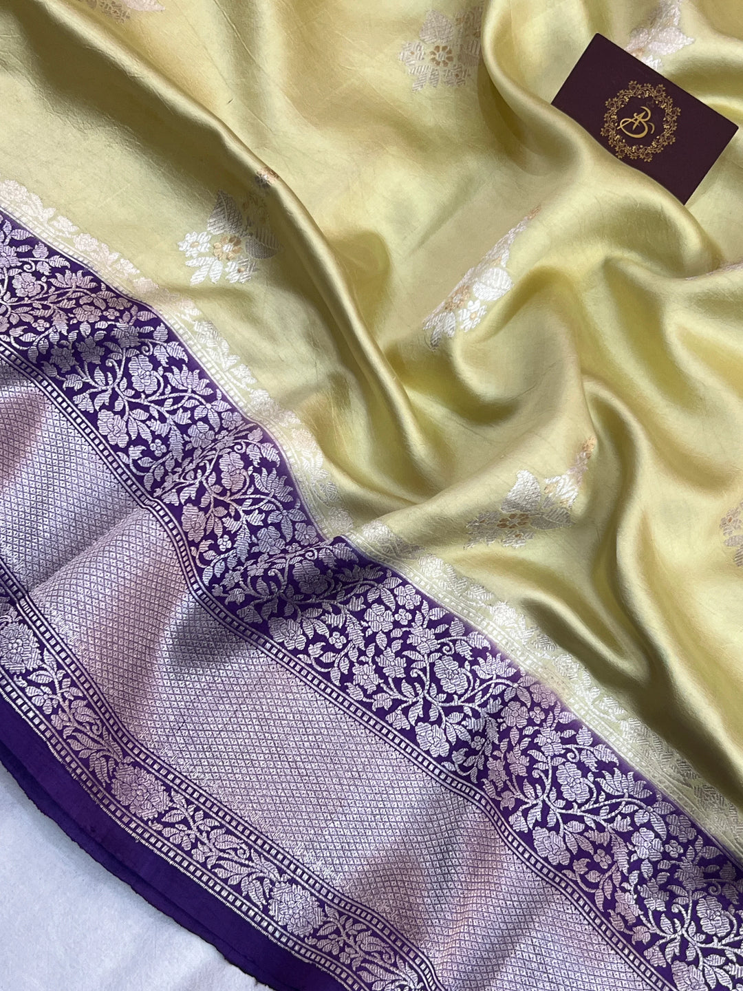 Off White Pure Silk Handloom Banarasi Saree