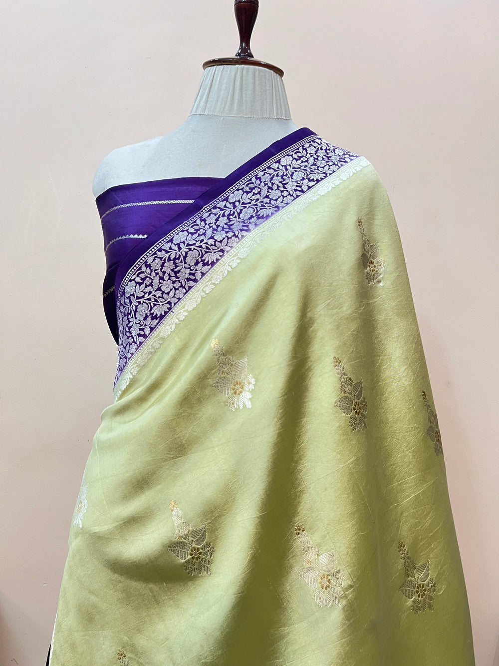 Off White Pure Silk Handloom Banarasi Saree