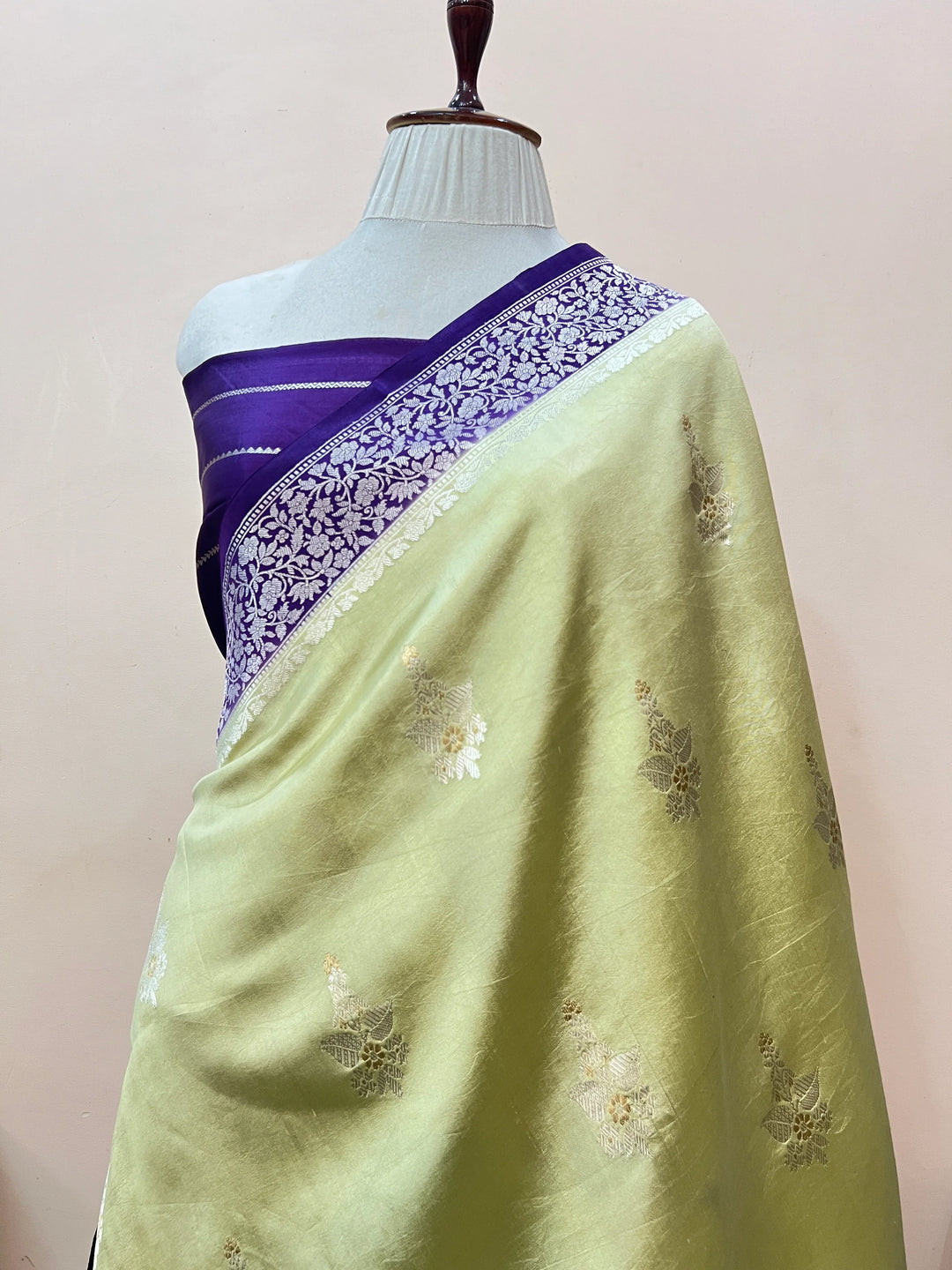 Off White Pure Silk Handloom Banarasi Saree