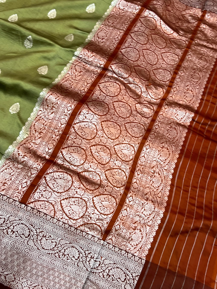 Mehndi Green Pure Silk Handloom Banarasi Saree