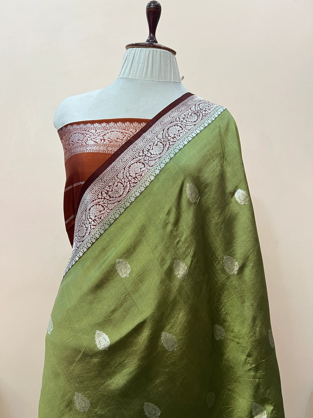 Mehndi Green Pure Silk Handloom Banarasi Saree