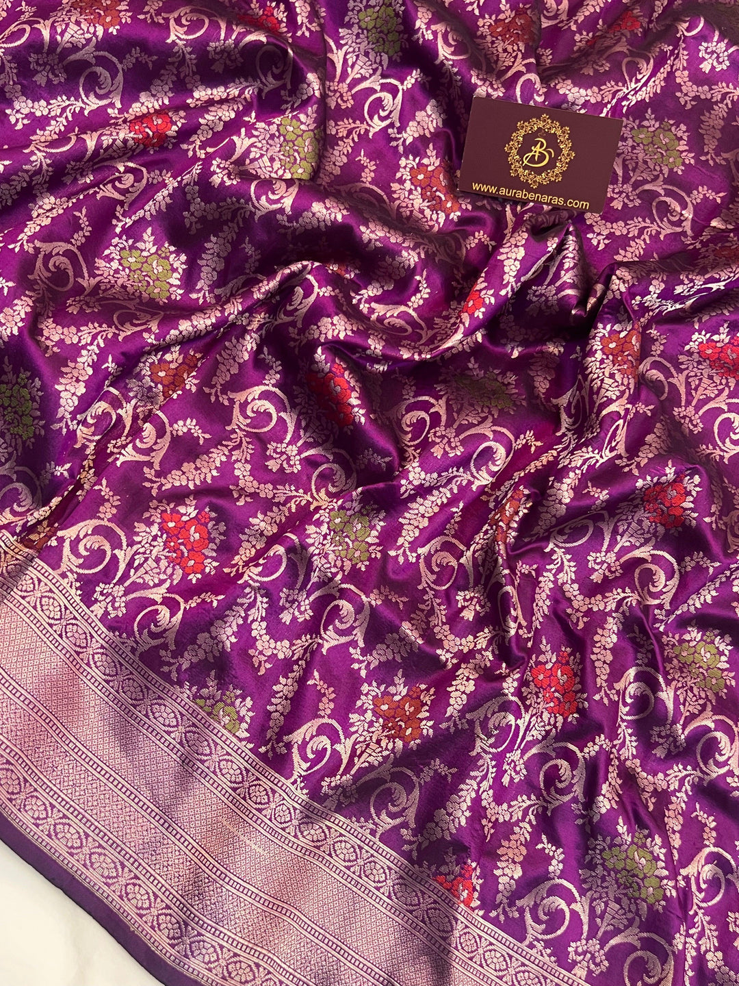 Detailed meenakari brocade floral pattern woven on pure Katan silk Banarasi saree