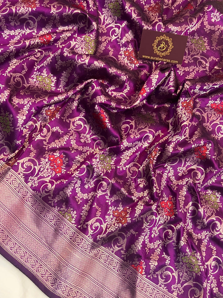 Detailed meenakari brocade floral pattern woven on pure Katan silk Banarasi saree