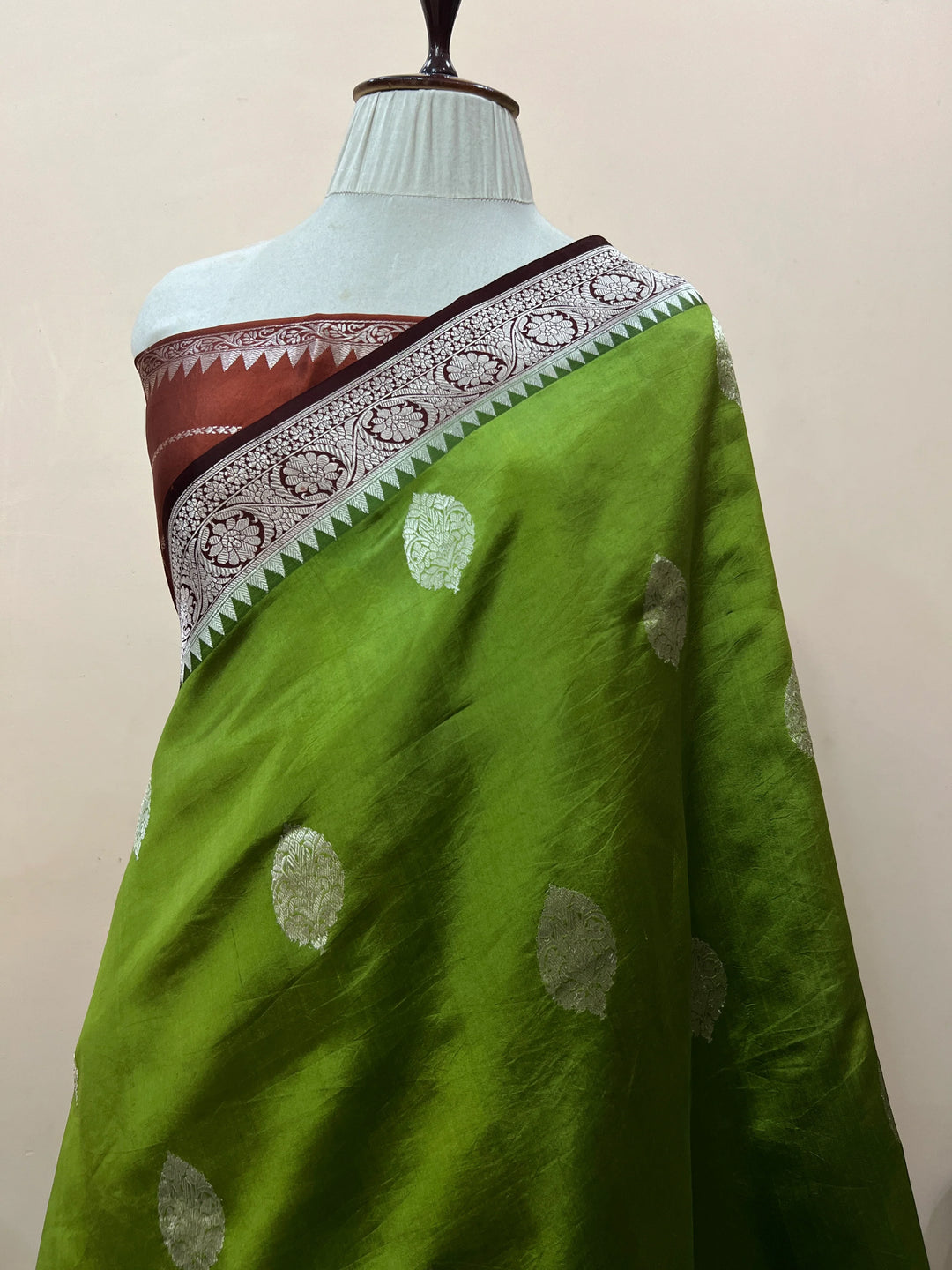Mehndi Green Pure Silk Handloom Banarasi Saree