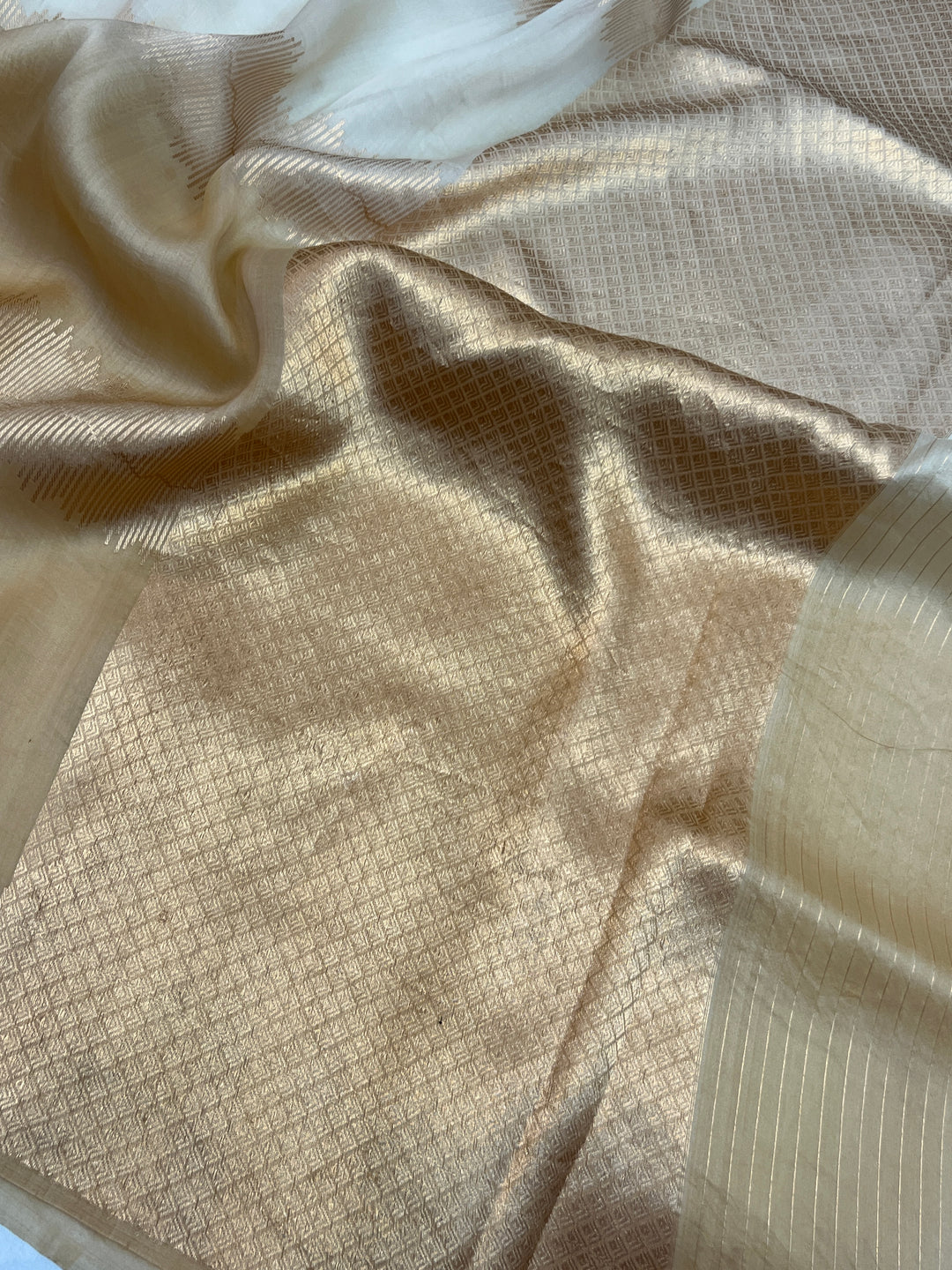 Cream-Beige Shaded Pure Kora Silk Handloom Banarasi Saree