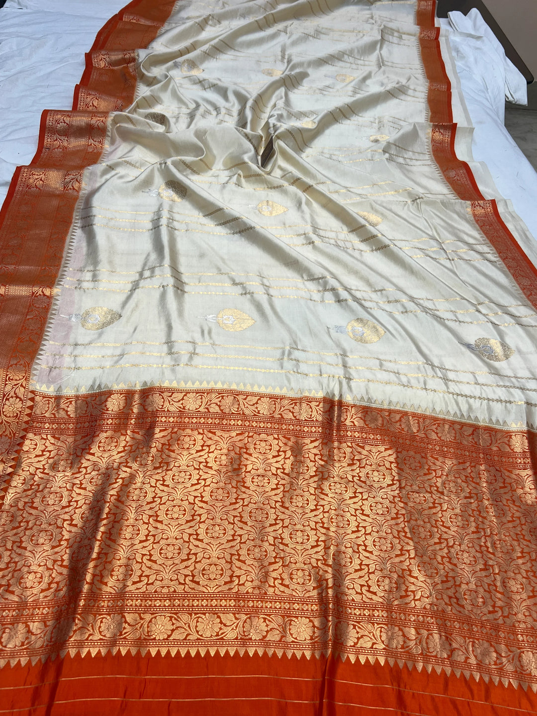 White Pure Banarasi Handloom Silk Saree