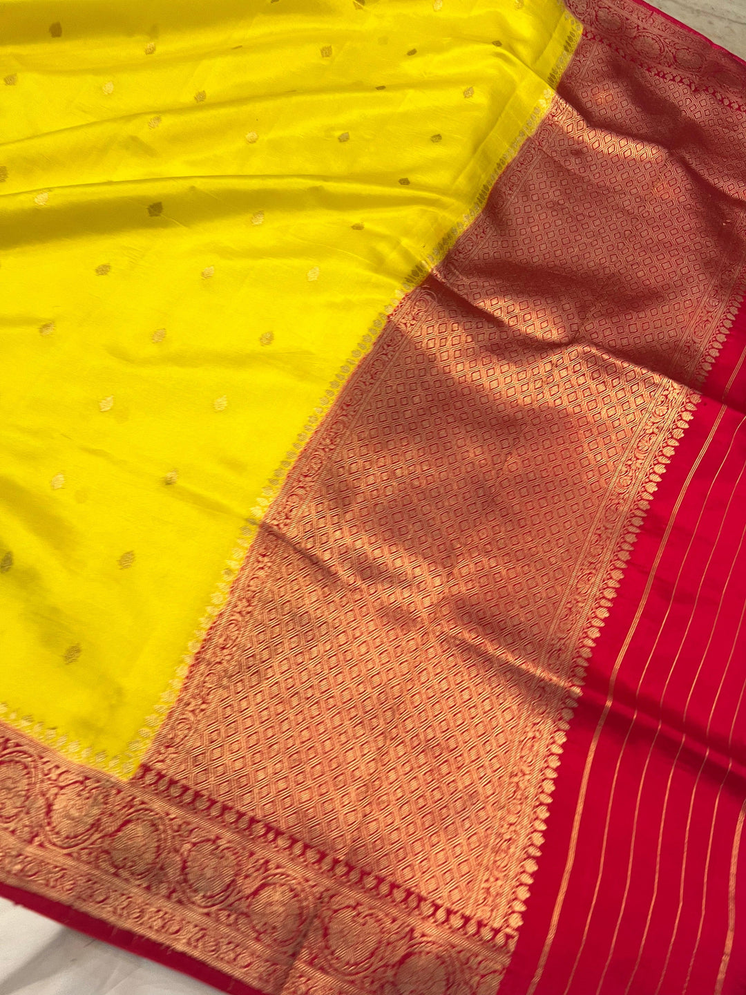 Lemon Yellow Pure Banarasi Handloom Silk Saree - Aura Benaras