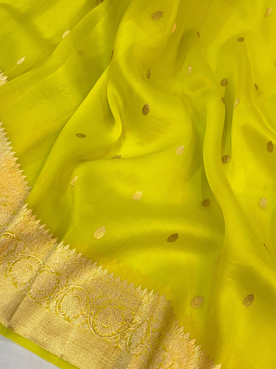 Lemon Yellow Banarasi Handloom Kora Silk Saree - Aura Benaras
