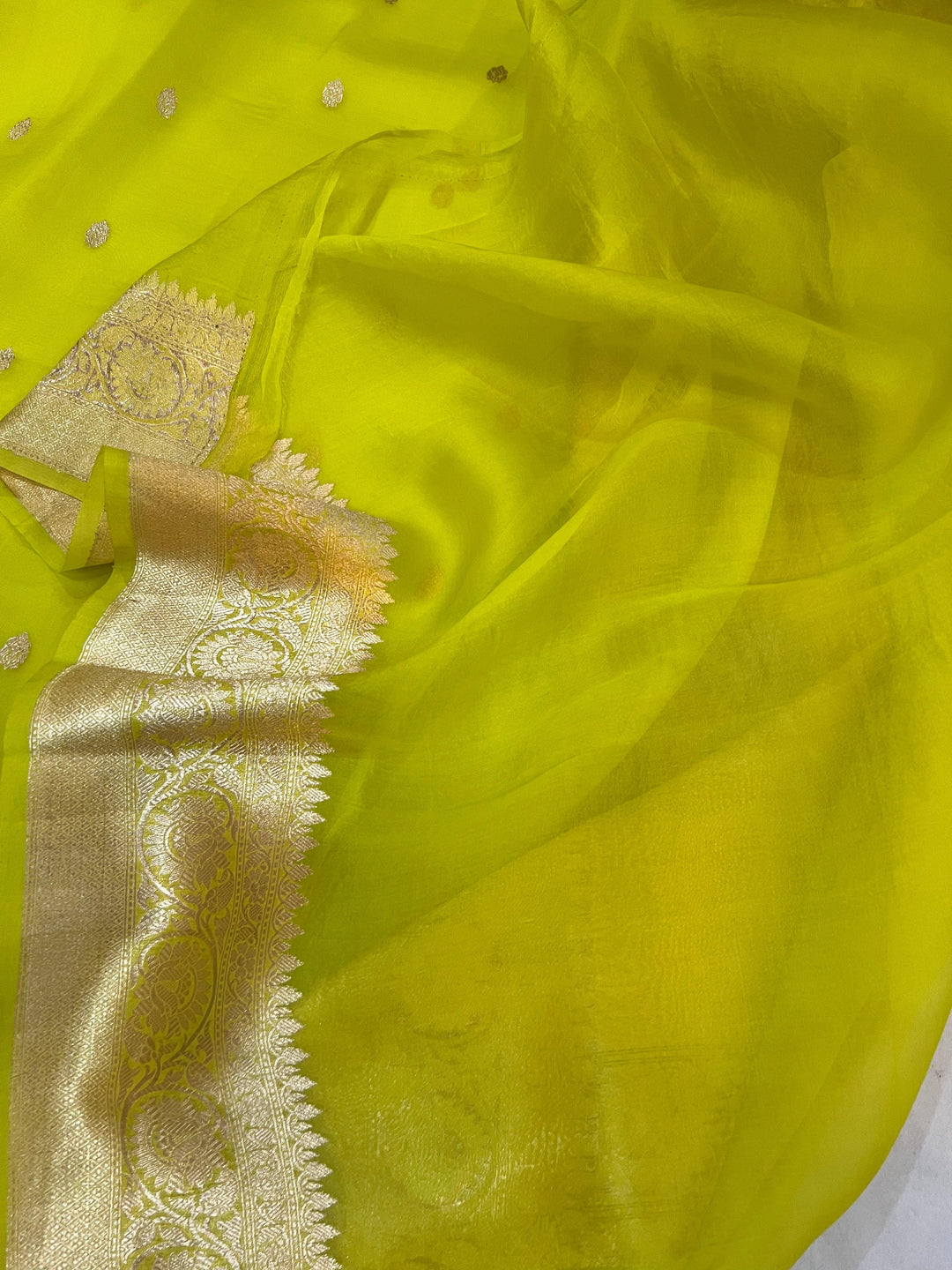 Lemon Yellow Banarasi Handloom Kora Silk Saree - Aura Benaras
