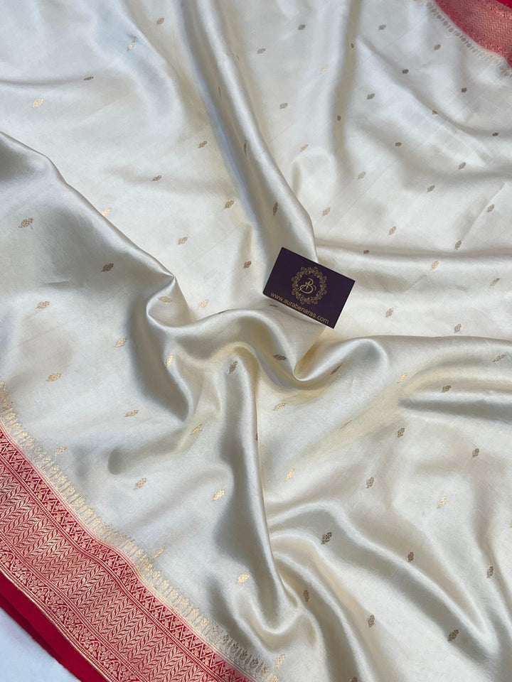 Contrast Kadhwa border in rich zari on pure silk Banarasi saree, showcasing traditional weaving techniques