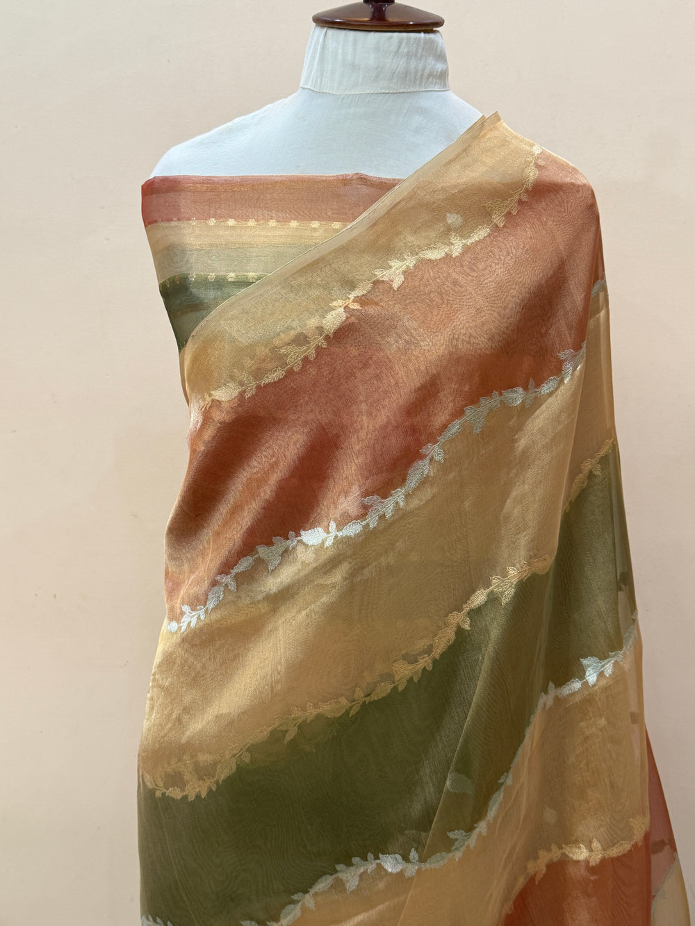 Golden Pure Tissue Silk Handloom Banarasi Saree