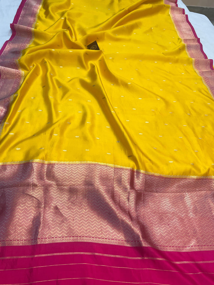 Contrast Kadhwa border in rich zari on pure silk Banarasi saree, showcasing traditional weaving techniques