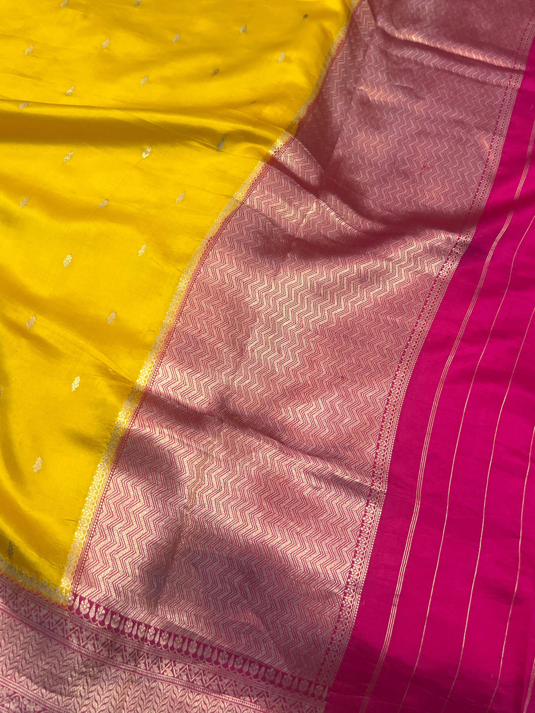 Elegant pallu with subtle golden zari work and contrast Kadhwa border in a pure handloom Banarasi silk saree
