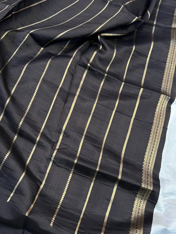 Stripe unstitched blouse piece included with the pure silk handloom Banarasi saree