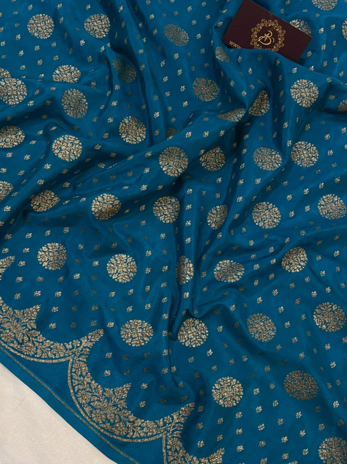 Banarasi Handloom saree with Lattice Weaving & Crystal Embellished Heart Motif Border