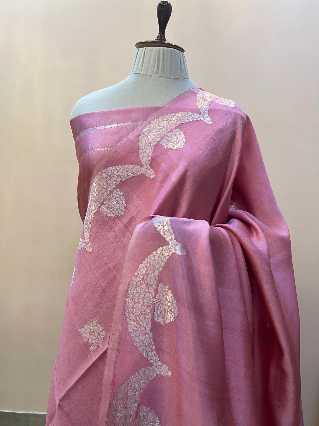 Baby Pink Pure Silk Handloom Banarasi Saree with Scallop Border