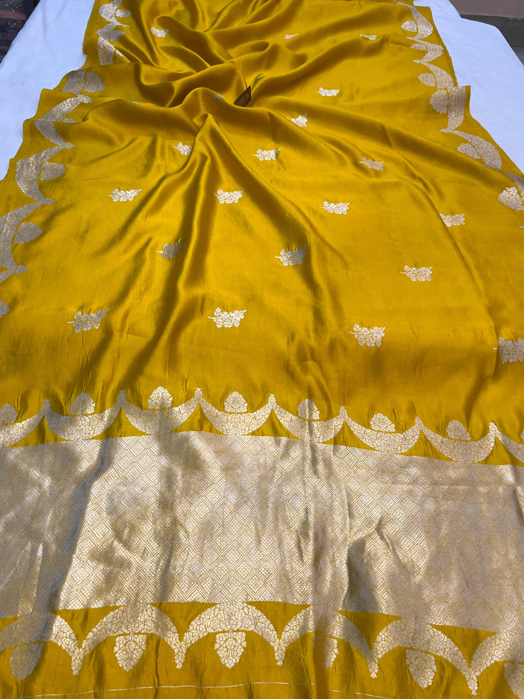 Yellow Pure Silk Handloom Banarasi Saree with Scallop Border