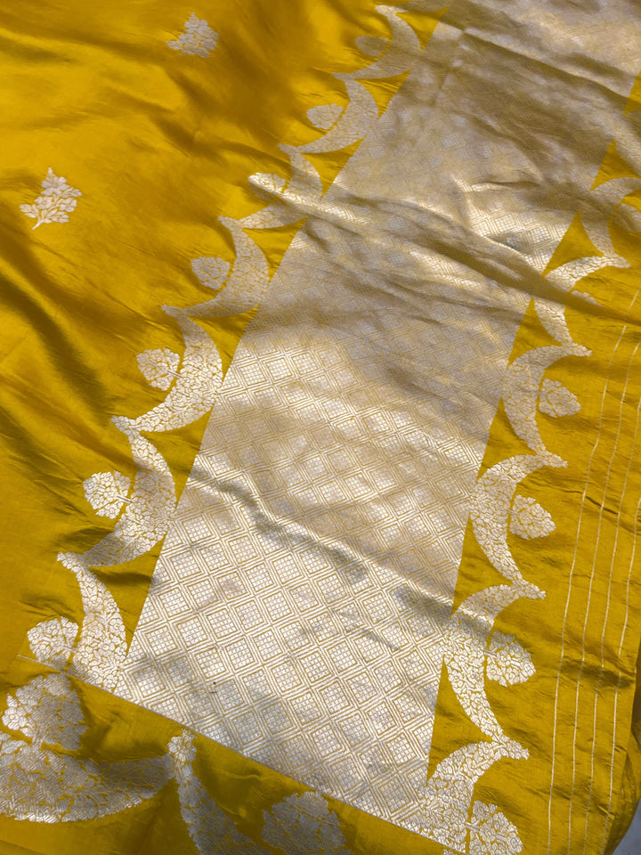 Yellow Pure Silk Handloom Banarasi Saree with Scallop Border
