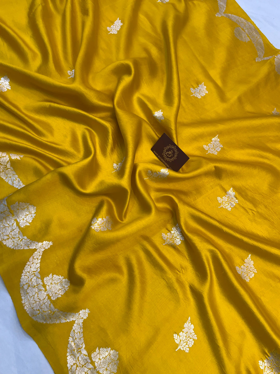 Yellow Pure Silk Handloom Banarasi Saree with Scallop Border