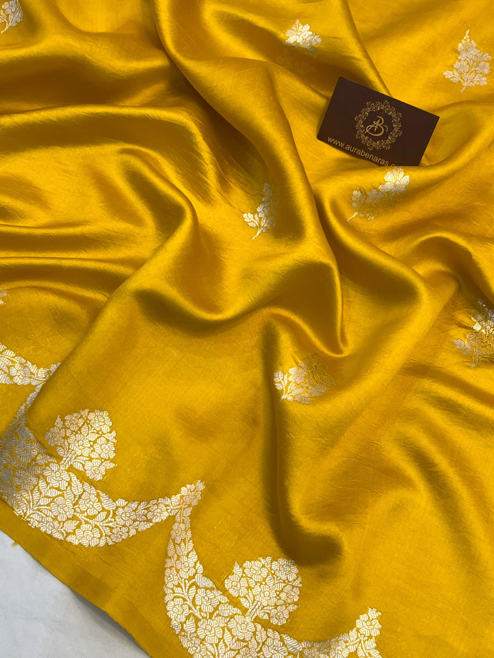 Yellow Pure Silk Handloom Banarasi Saree with Scallop Border