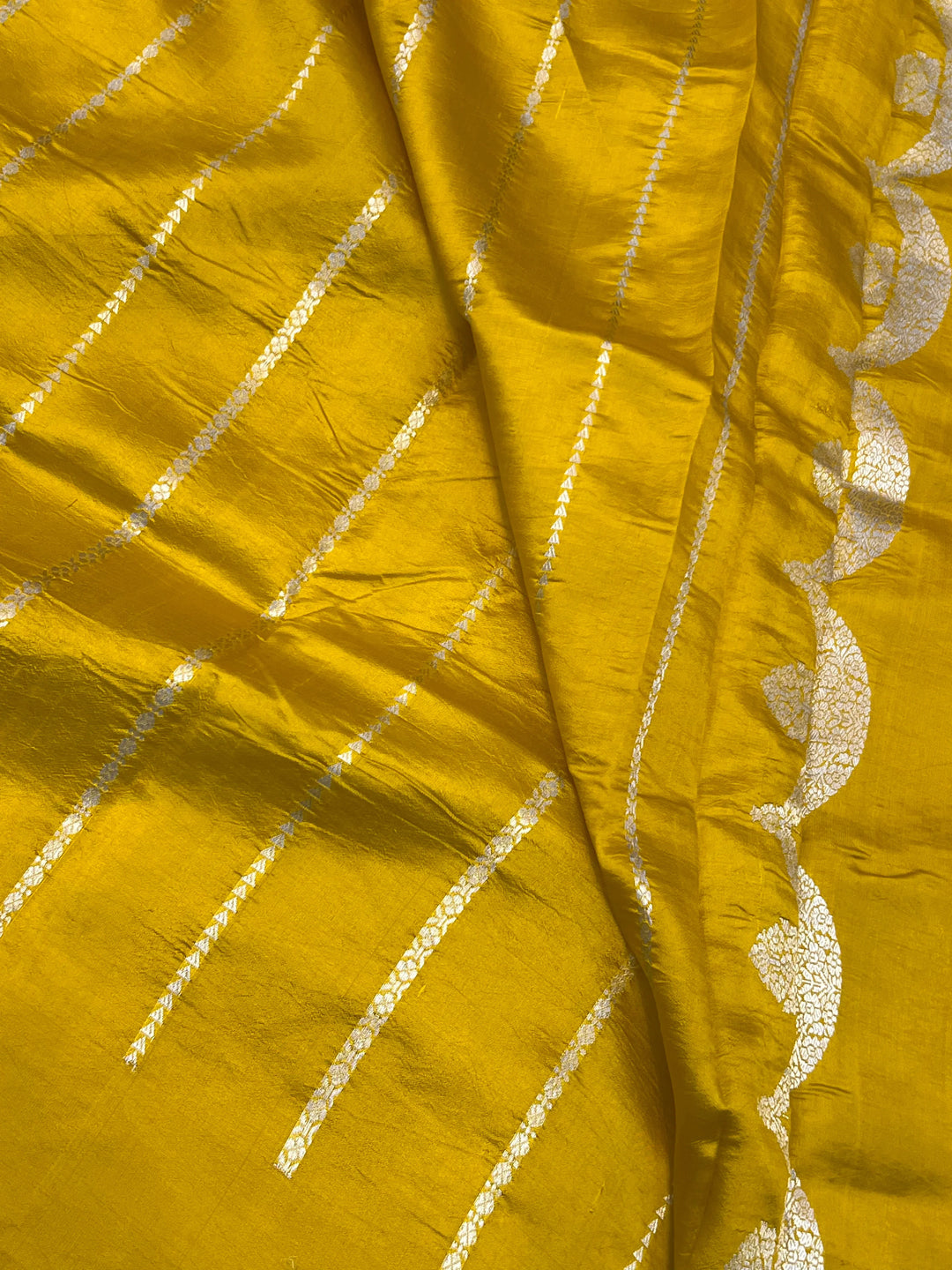 Yellow Pure Silk Handloom Banarasi Saree with Scallop Border