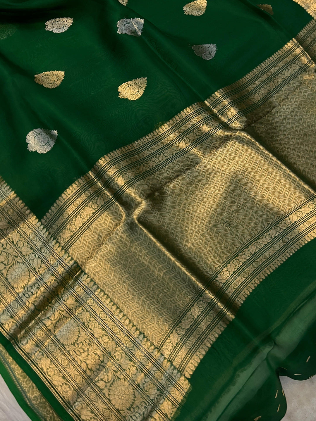 Dark Green Banarasi Handloom Kora Silk Saree - Aura Benaras