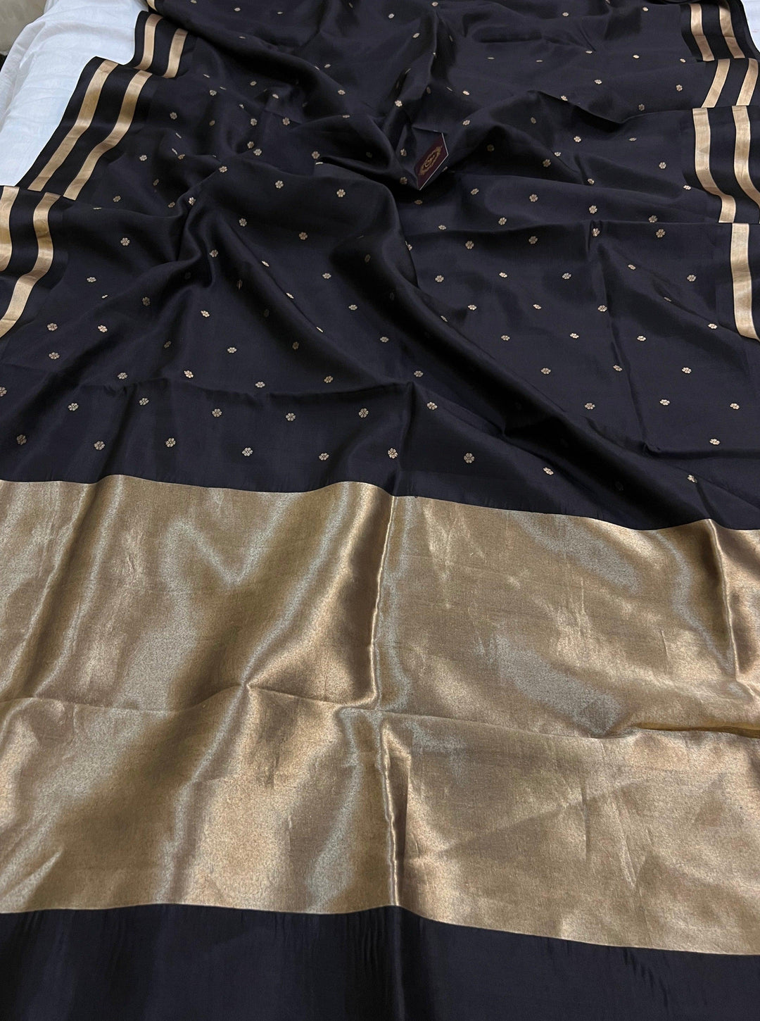 Black Pure Banarasi Handloom Silk Saree - Aura Benaras