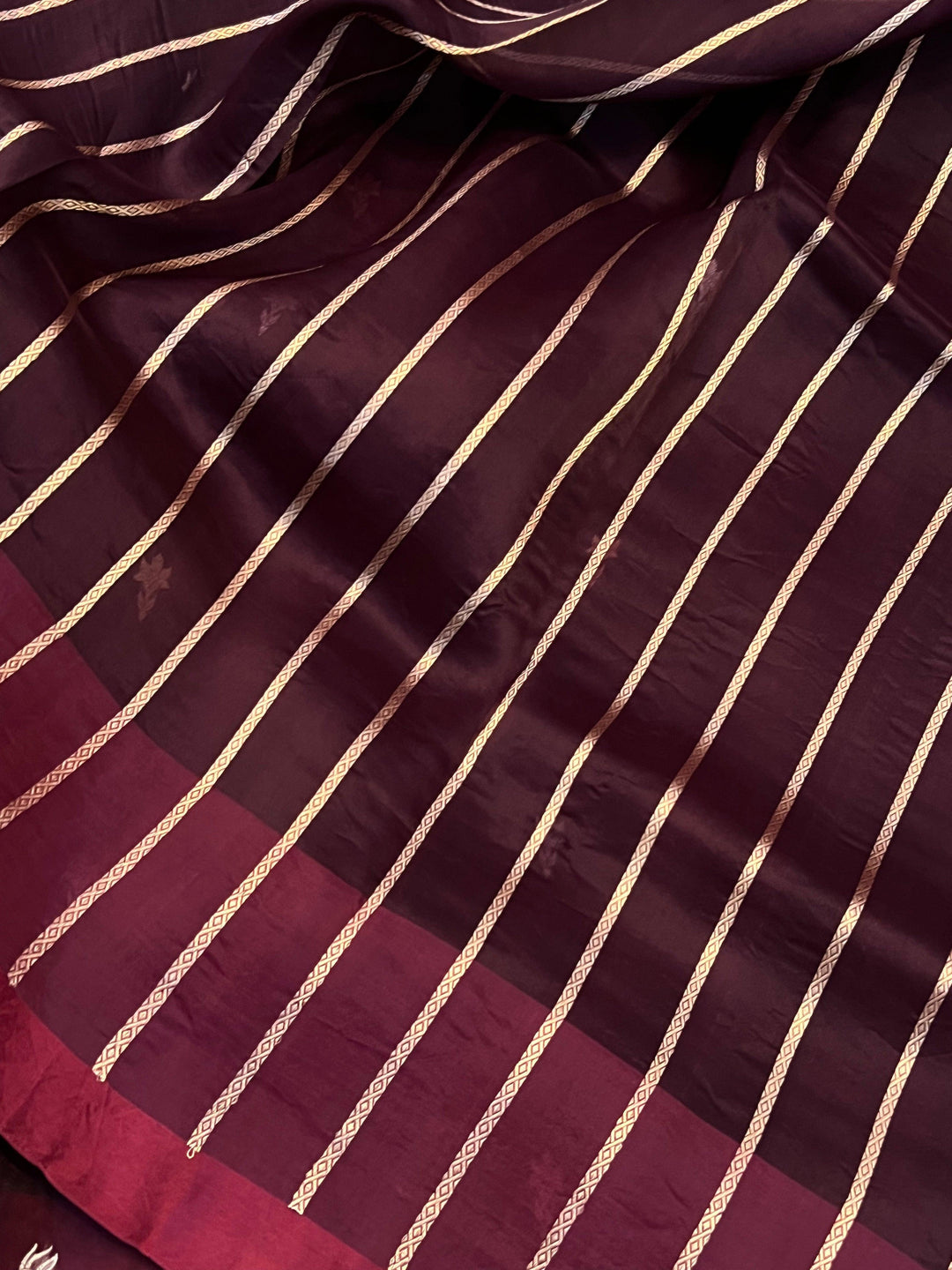 Blouse piece featuring elegant golden zari lines included with pure Kora silk Banarasi saree