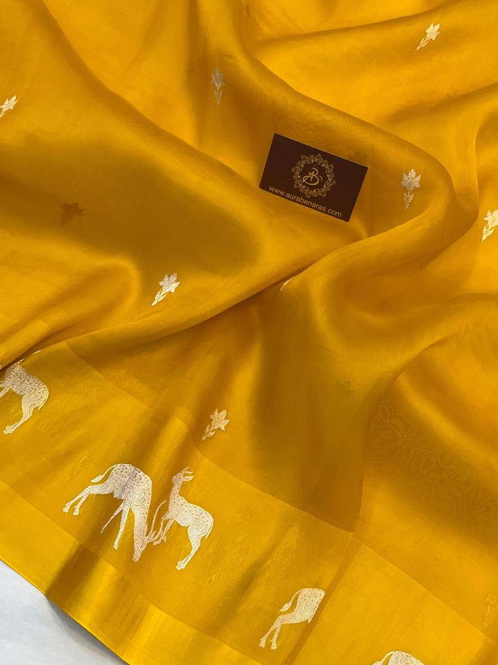 Kadhwa Sona Rupa butis in gold and silver zari, beautifully handwoven on pure Kora silk Banarasi saree