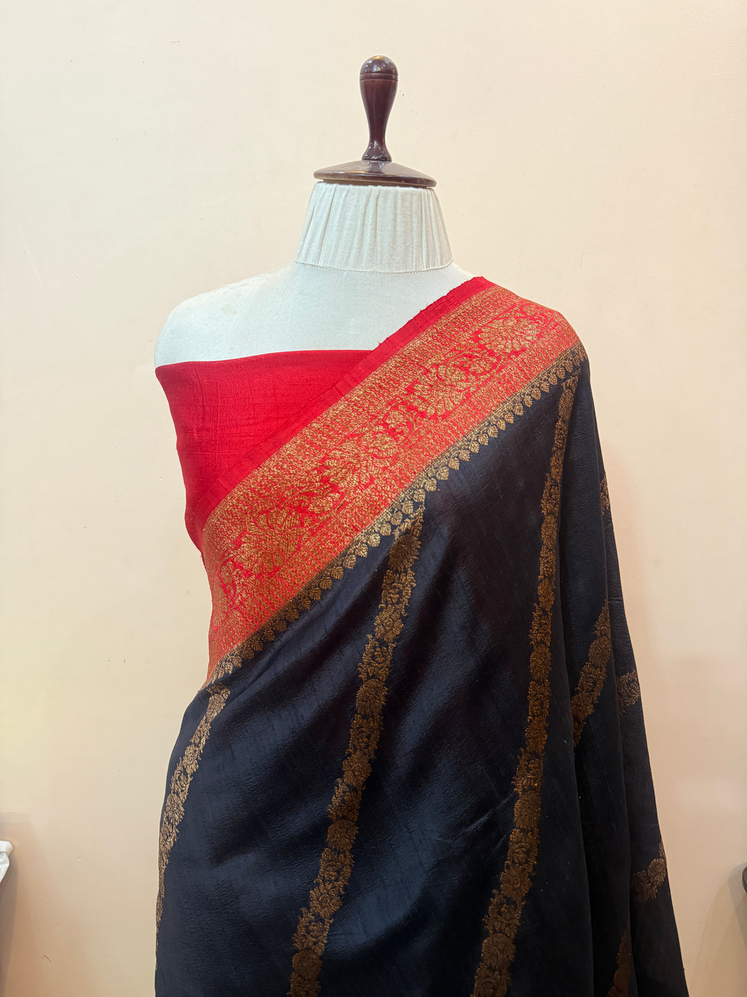 Black Pure Raw Silk Handloom Banarasi Saree