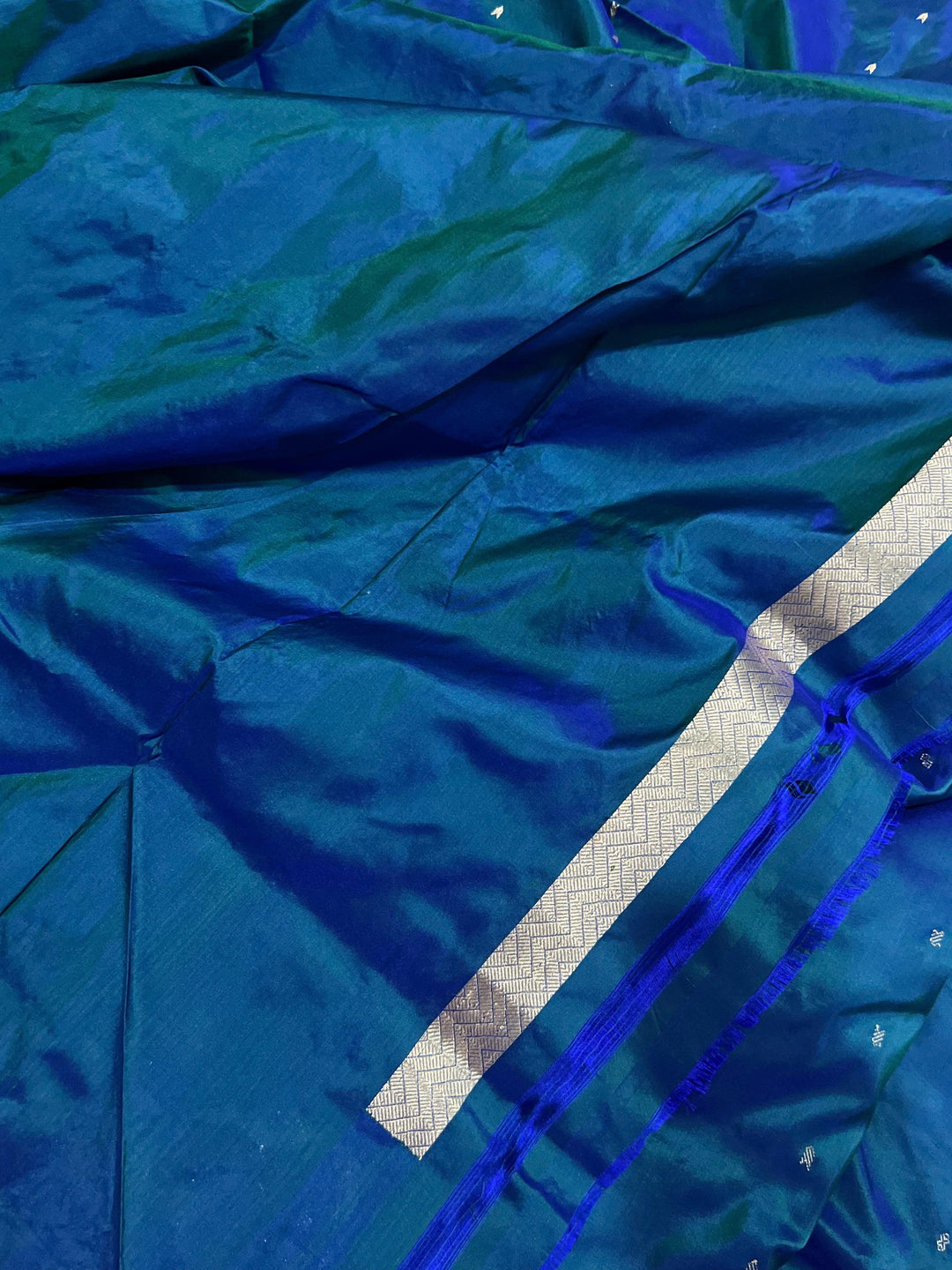 Rama Green Banarasi Handloom Katan Silk Saree - Aura Benaras