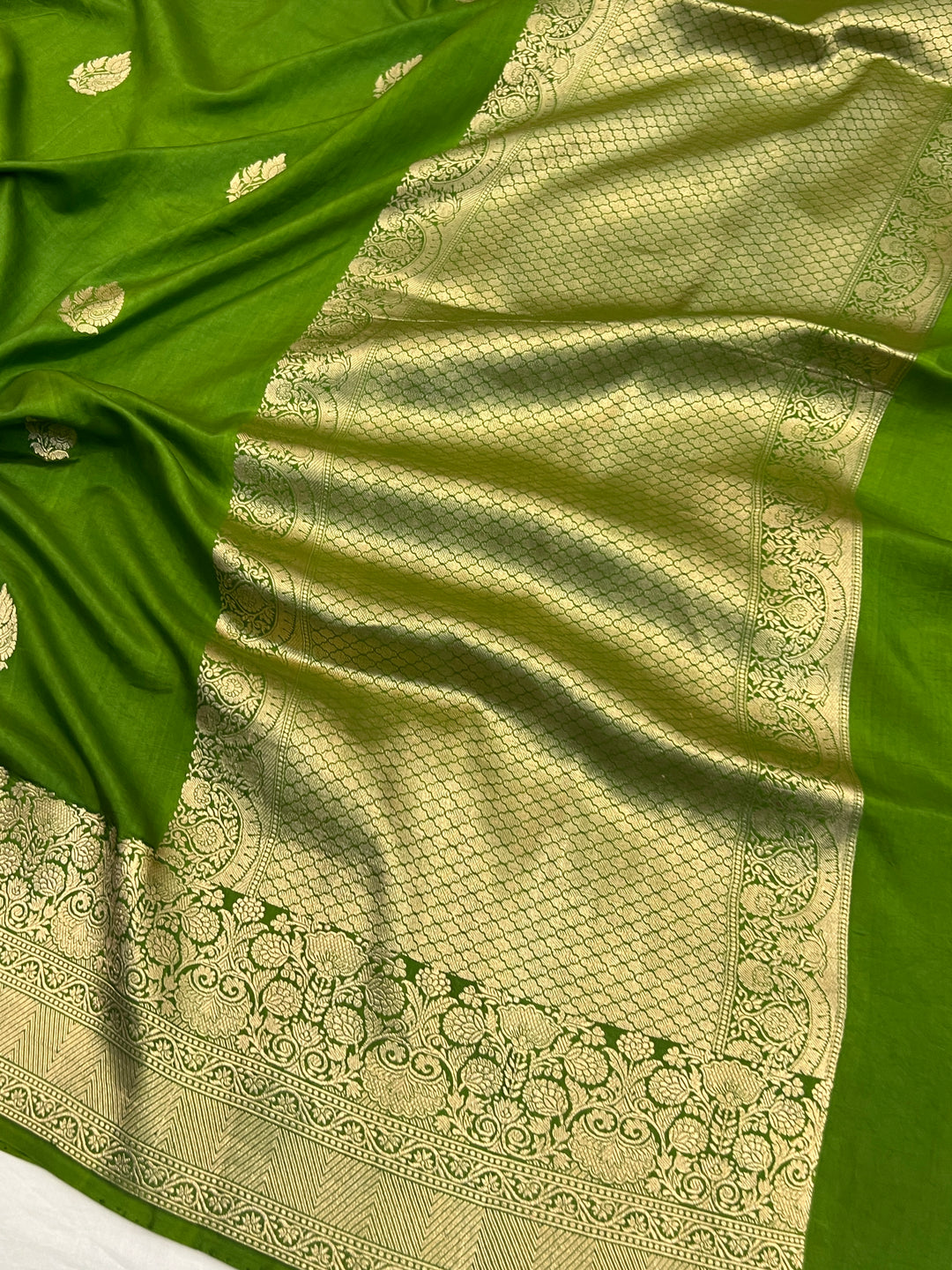 Mehendi Green Pure Katan Silk Handloom Banarasi Saree