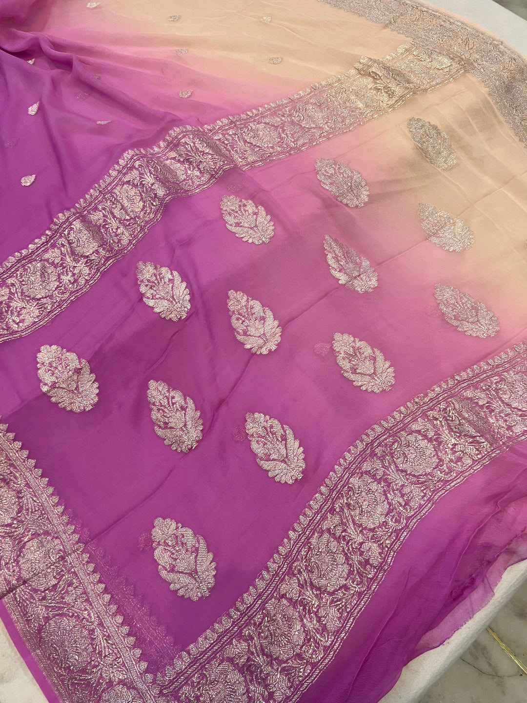Cream-Lavender Khaddi Chiffon Banarasi Handloom Saree - Aura Benaras