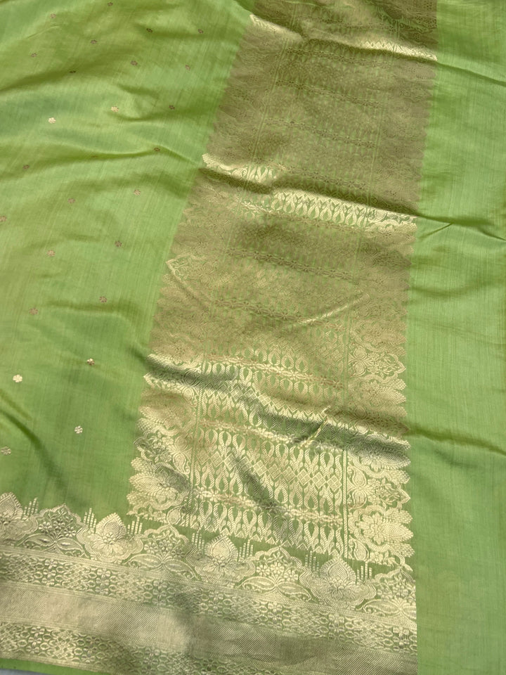 Pallu and border showcasing golden zari work on pure handloom Chiniya silk saree