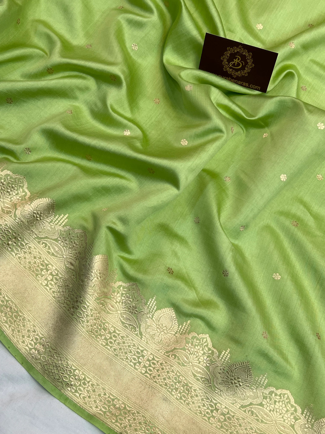 Detailed view of kadhwa butis and zari border on Chiniya silk Banarasi saree