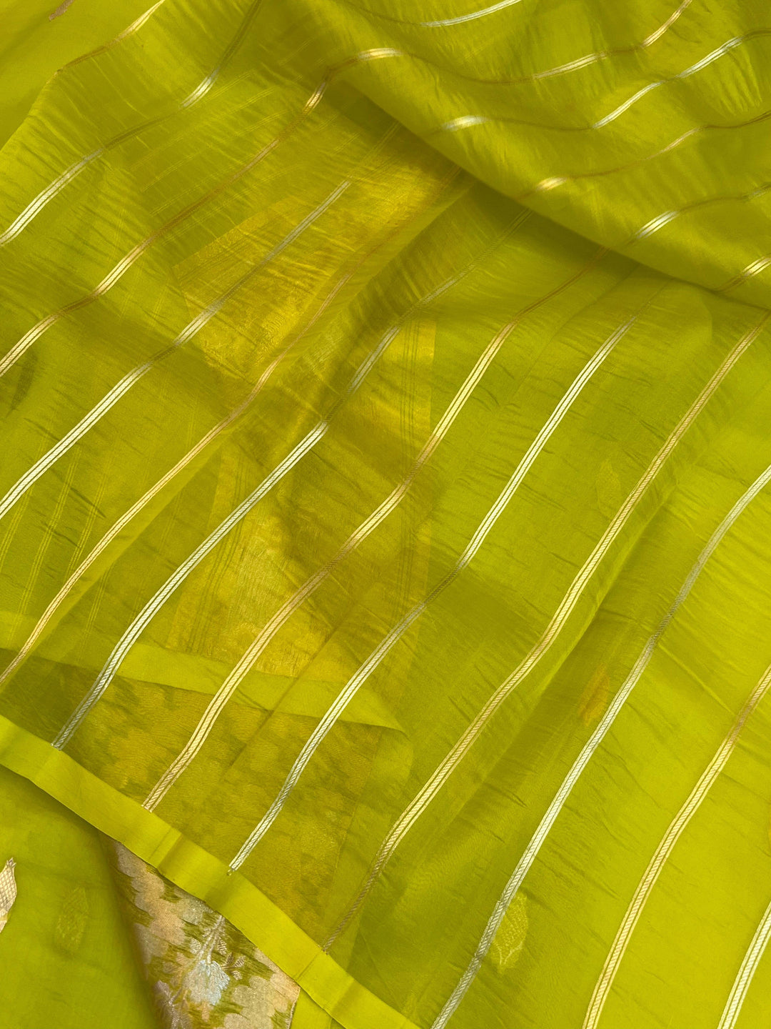 Blouse piece with golden zari lines included with the pure Kora silk Banarasi saree