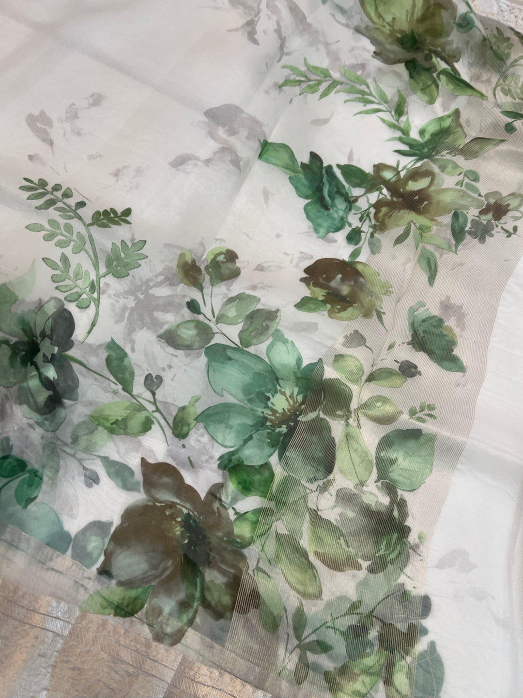 Graceful pallu of Kora silk saree featuring floral print and silver zari detailing