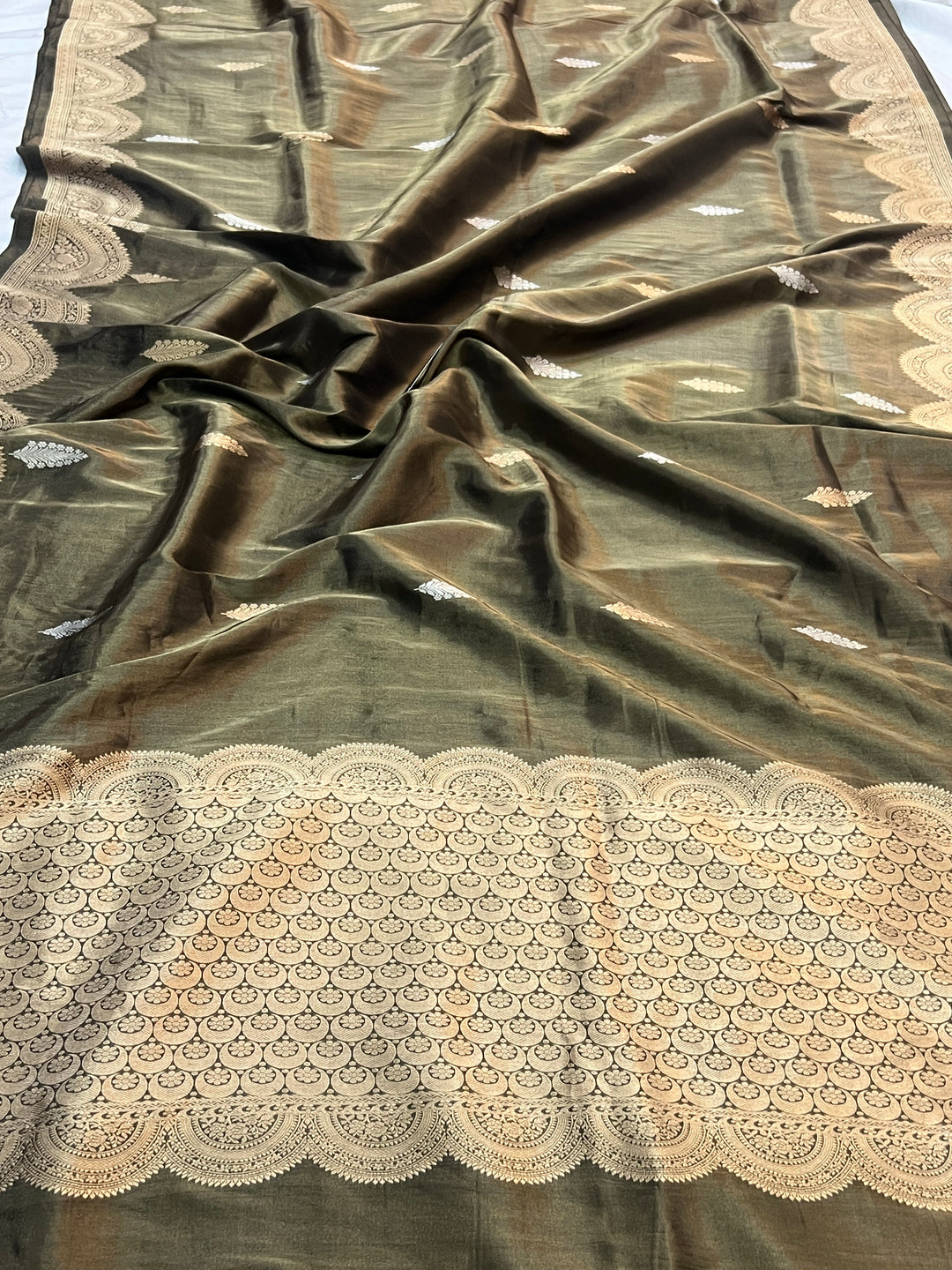 Mehendi Green Pure Tissue Silk Handloom Banarasi Saree