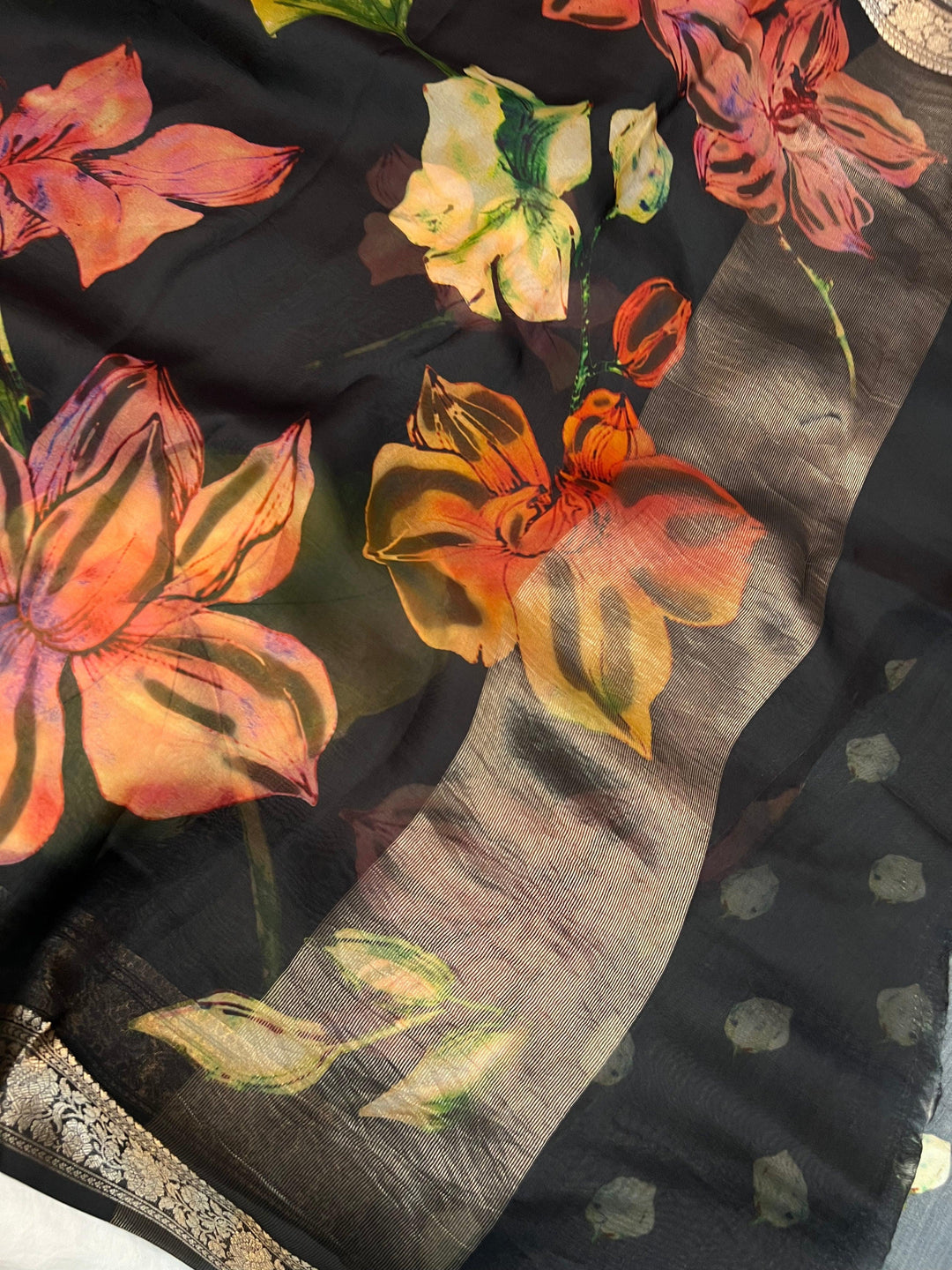 Graceful pallu of Kora silk saree featuring floral print and silver zari detailing