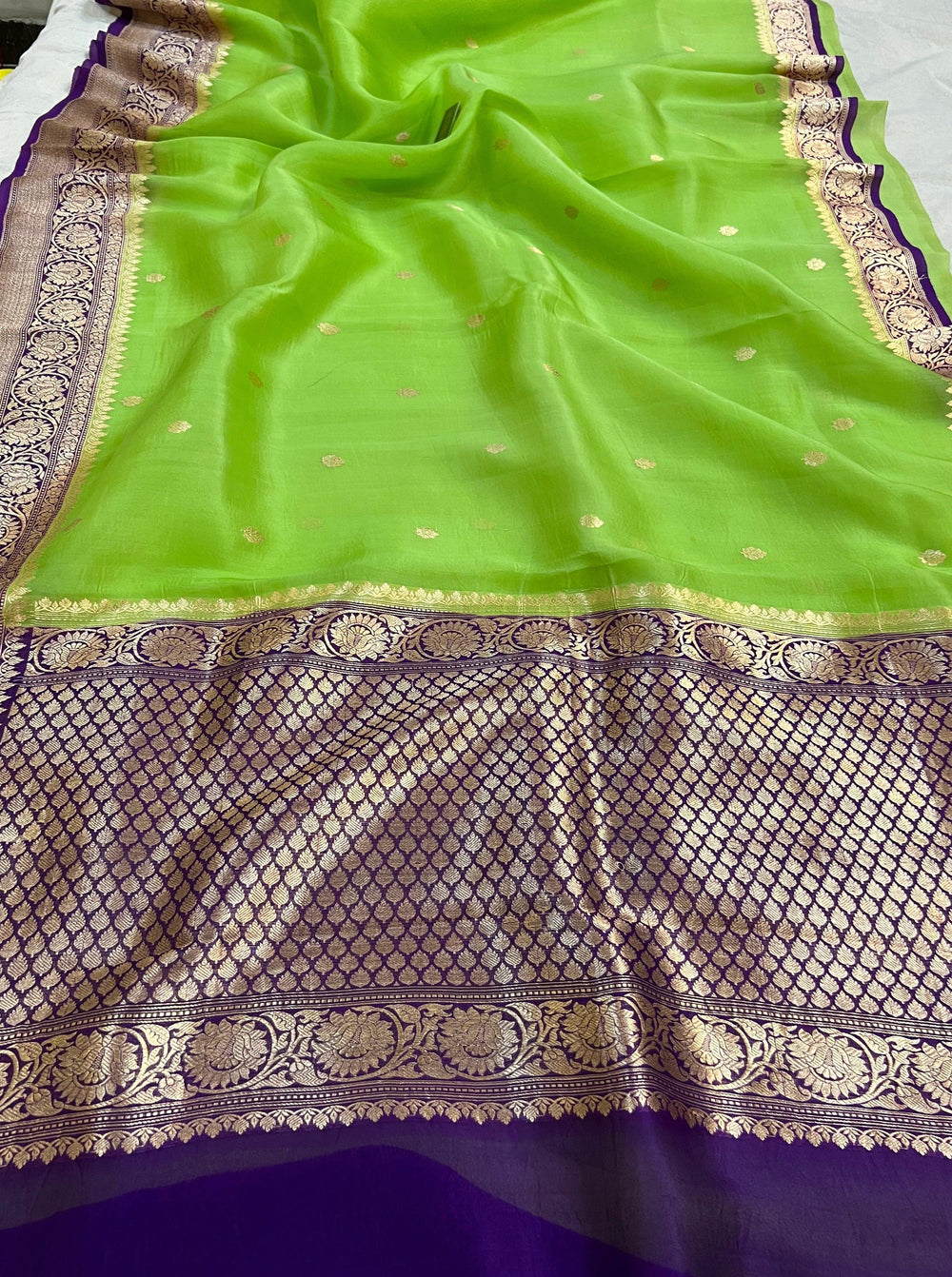 Pista Green Banarasi Handloom Kora Silk Saree - Aura Benaras