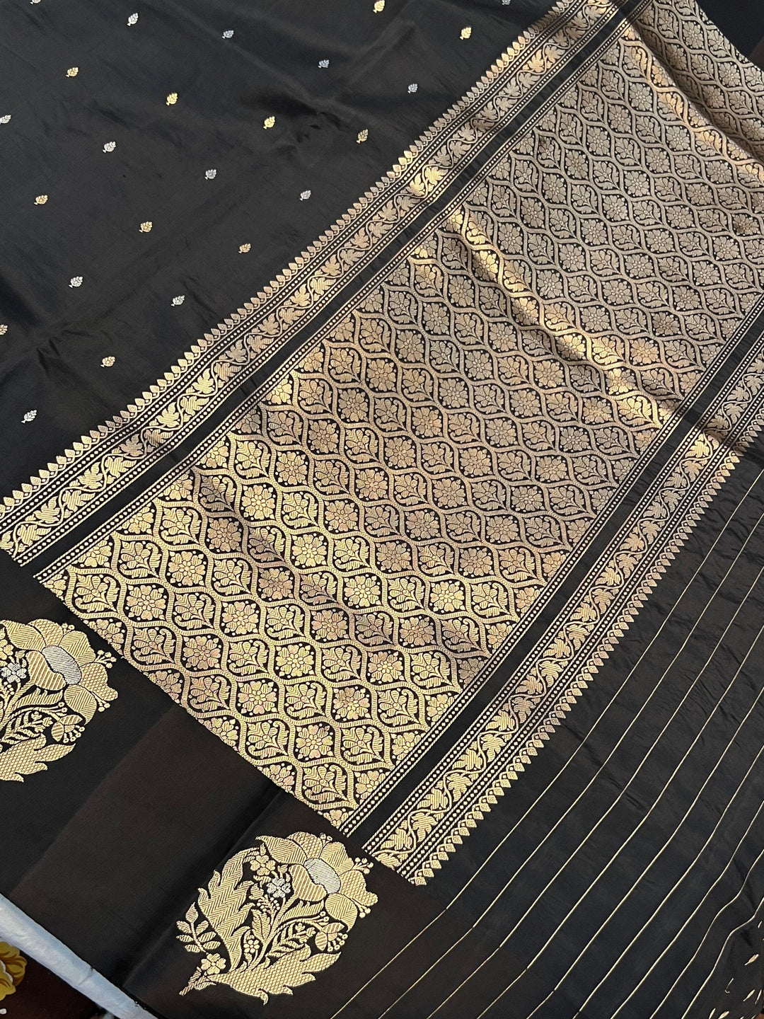 Black Pure Banarasi Handloom Silk Saree - Aura Benaras