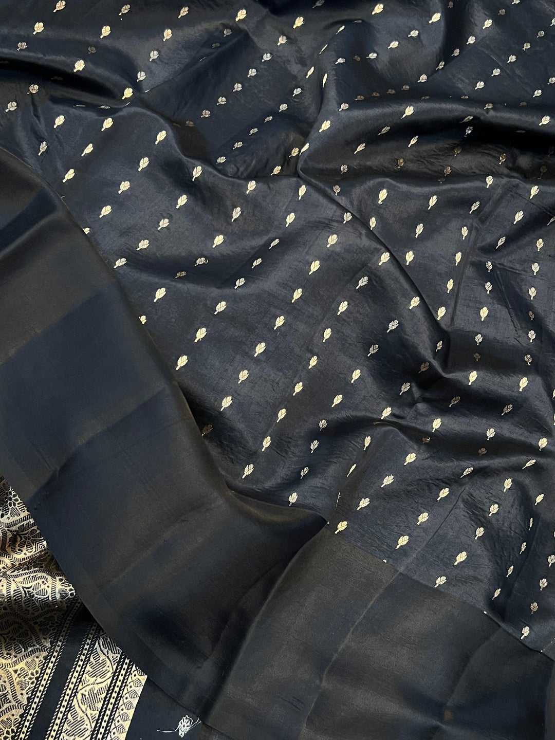 Black Pure Banarasi Handloom Silk Saree - Aura Benaras