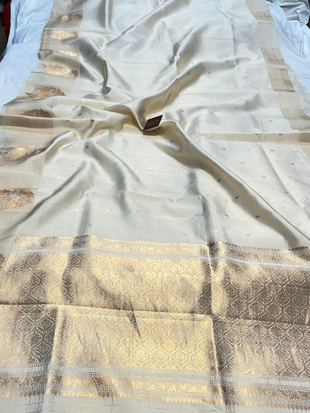 Cream Pure Banarasi Handloom Silk Saree - Aura Benaras