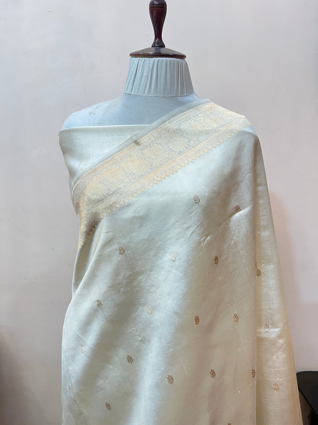 Cream Pure Silk Handloom Banarasi Saree