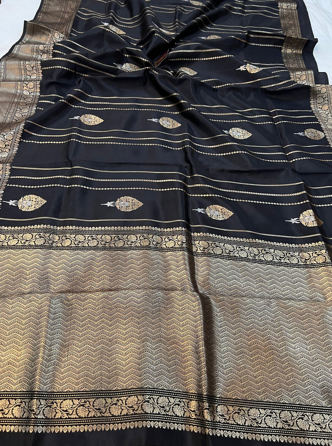 Black Pure Banarasi Handloom Silk Saree - Aura Benaras