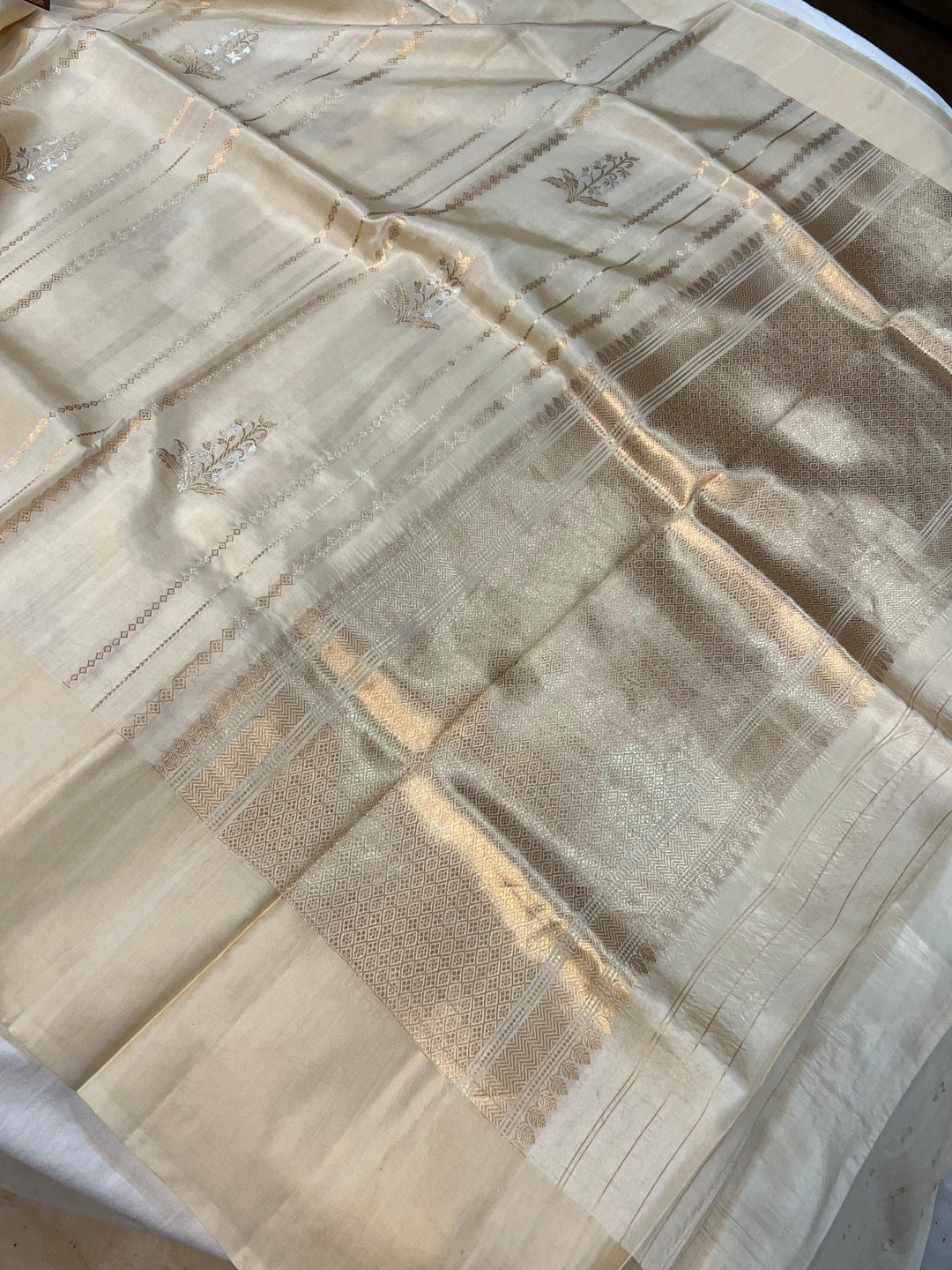 Cream Pure Banarasi Handloom Silk Saree - Aura Benaras