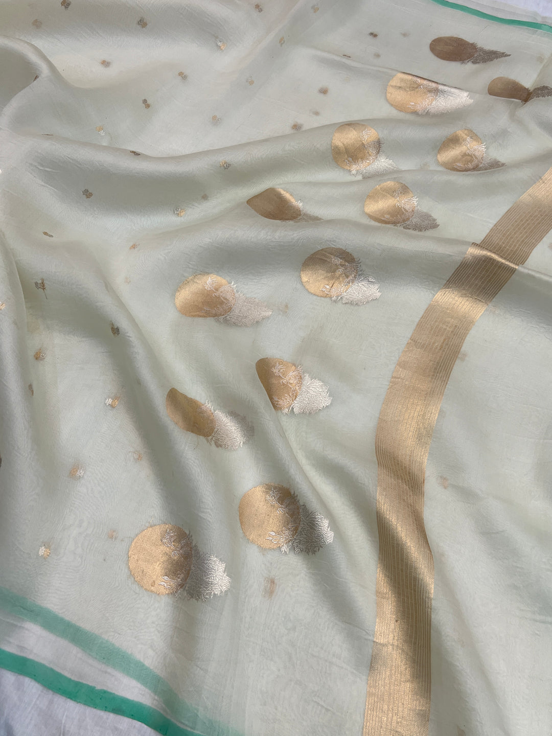 Off white Pure Kora Silk Handloom Banarasi Saree