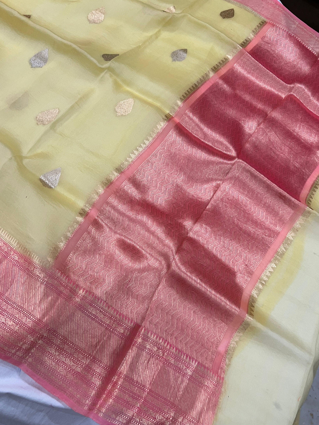 Lemon Yellow Banarasi Handloom Kora Silk Saree - Aura Benaras
