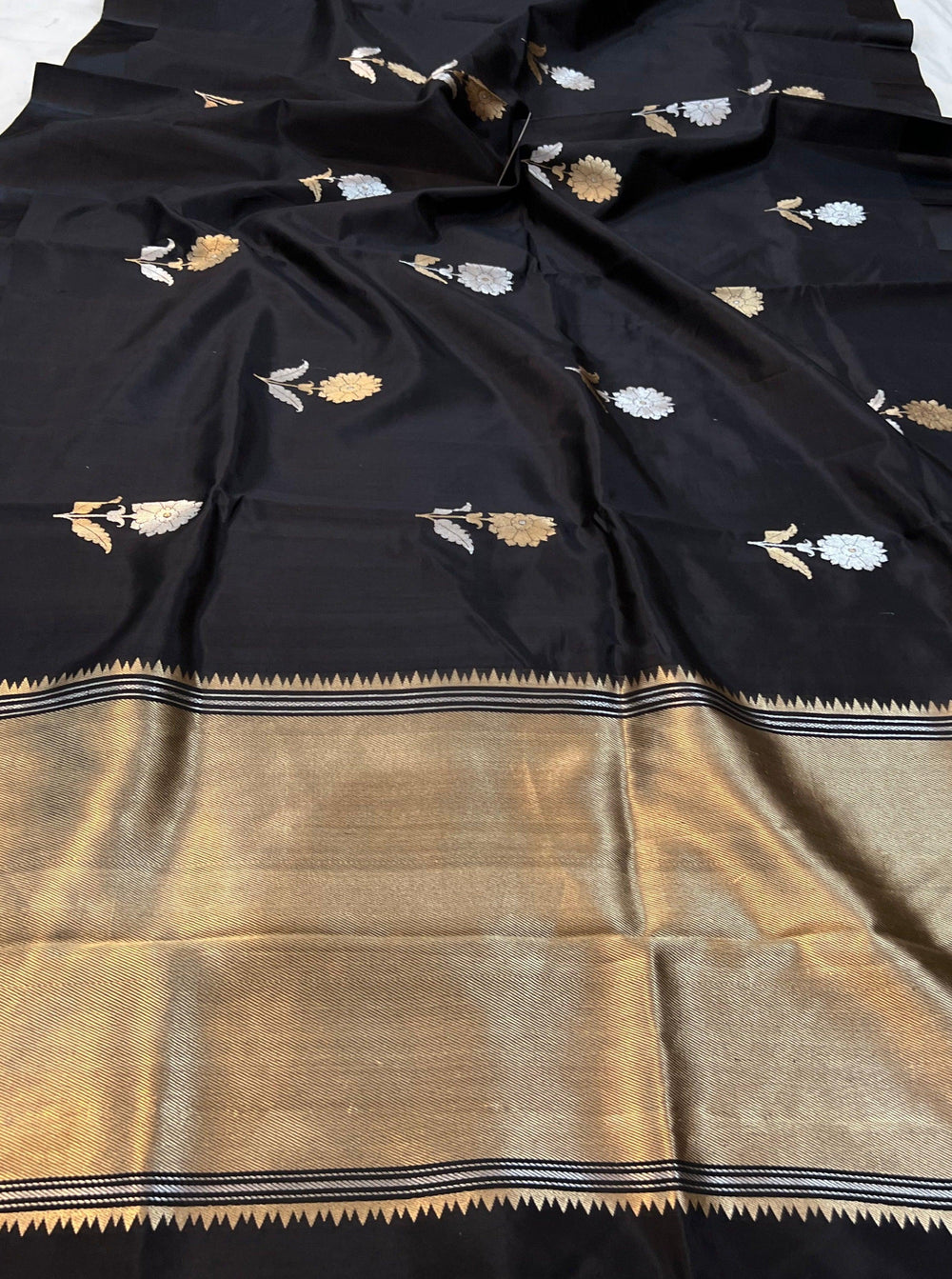 Black Pure Banarasi Handloom Silk Saree - Aura Benaras